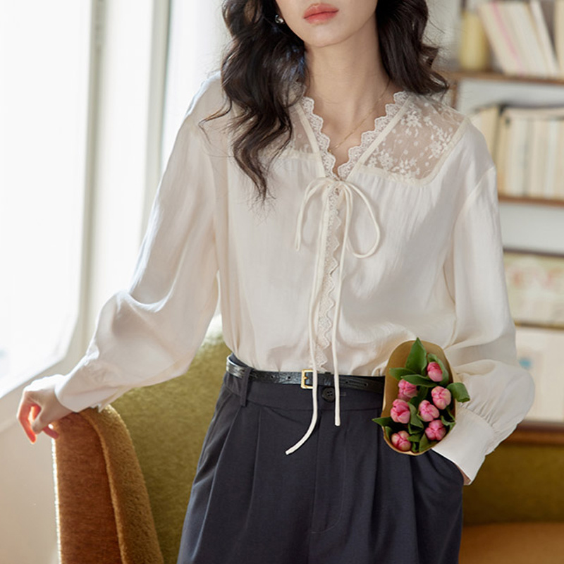 Women Formal Blouses For Evening Wear - Chemises à manches longues en Satin