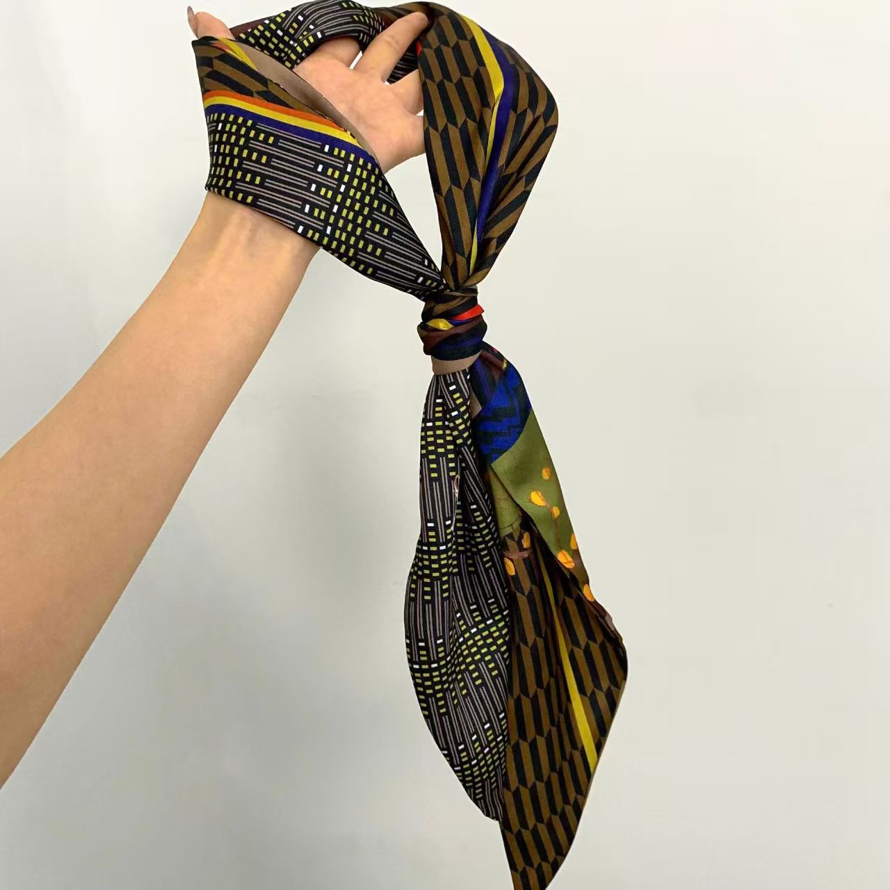Foulard en soie biaisé imprimé - Scarf Silk Neck avis et prix