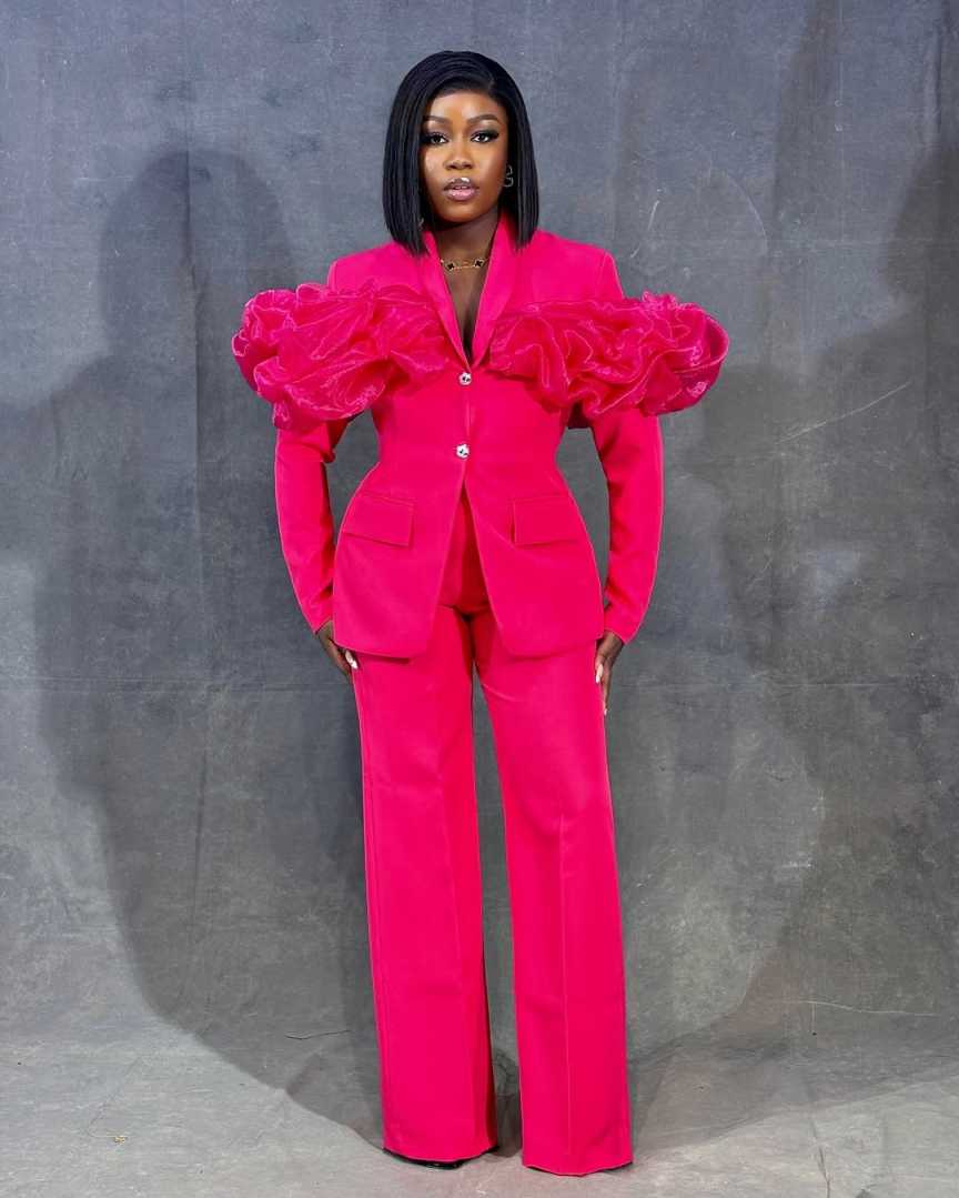 Costumes pantalons personnalis - Women Formal Wear With Tie avis et prix
