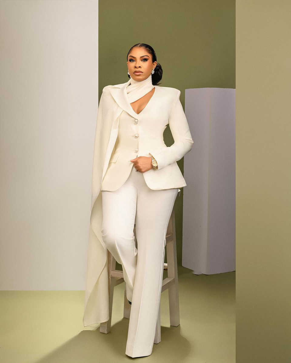 Costumes pantalons personnalis - Women Formal Wear With Tie avis et prix