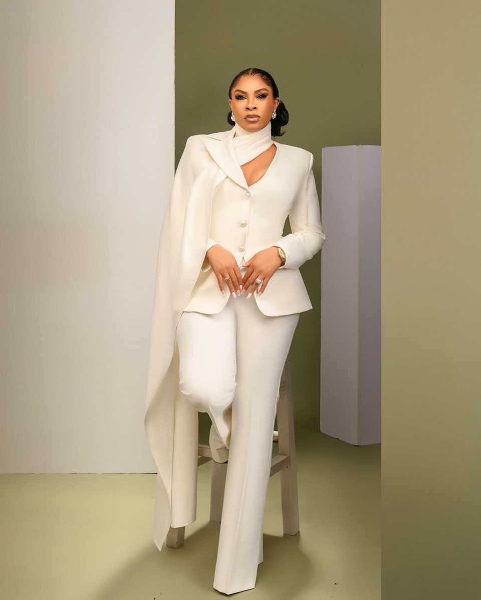 Costumes pantalons personnalis - Women Formal Wear With Tie avis et prix